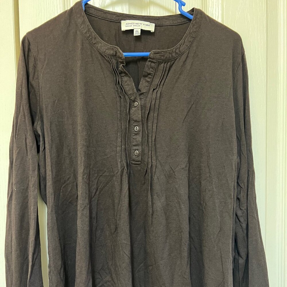 Petite XL women's long sleeve shirt.